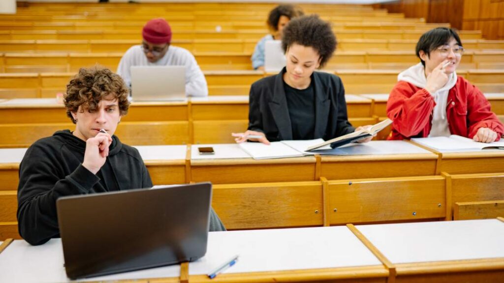 Retaking Classes For Med School: What Every Premed Needs to Know